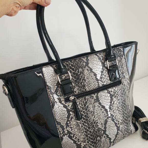 Elegant Black Patent and Snake Print Shoulder Bag With Sholder Strap - Picture 5 of 15